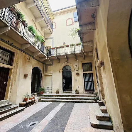 Palazzo Duomo Apartment *